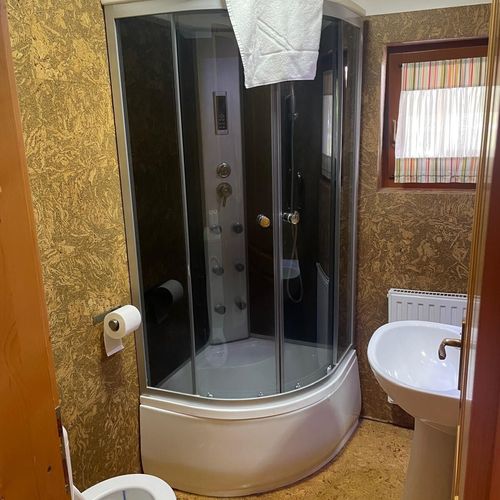 Cabană tourist familial(ă) pentru 14 pers. (se inchirieaza doar integral) (se poate solicita pat suplimentar)