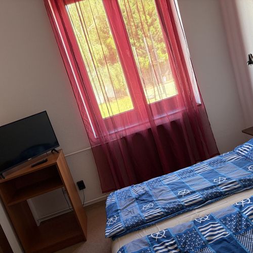 Camera cvadrupla cu bucătărie comună