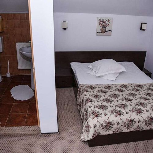 Cabană pentru 8 pers. (se inchirieaza doar integral)