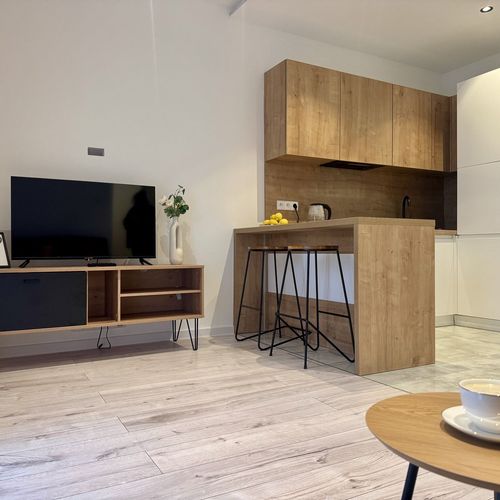 Apartament cu balcon pentru 6 pers. (se inchirieaza doar integral)