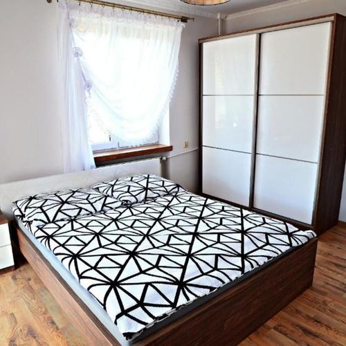 Apartament cu terasă cu vedere spre lac cu 2 camere pentru 5 pers.