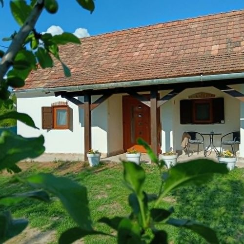 Apartament romantică întreaga unitate pentru 2 pers. (se inchirieaza doar integral) (se poate solicita pat suplimentar)