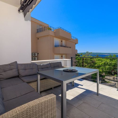 Apartament cu balcon cu vedere spre mare cu 2 camere pentru 4 pers. (se poate solicita pat suplimentar)