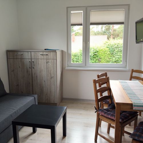 Apartament la parter cu terasă cu 2 camere pentru 4 pers.