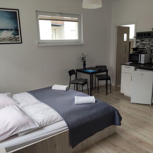 Apartament la parter cu terasă cu 1 camera pentru 2 pers.