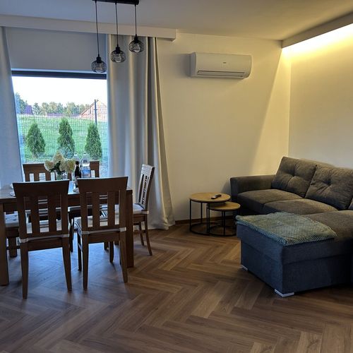 Casă de oaspeți cu aer condiționat cu vedere spre lac pentru 6 pers. (se inchirieaza doar integral)