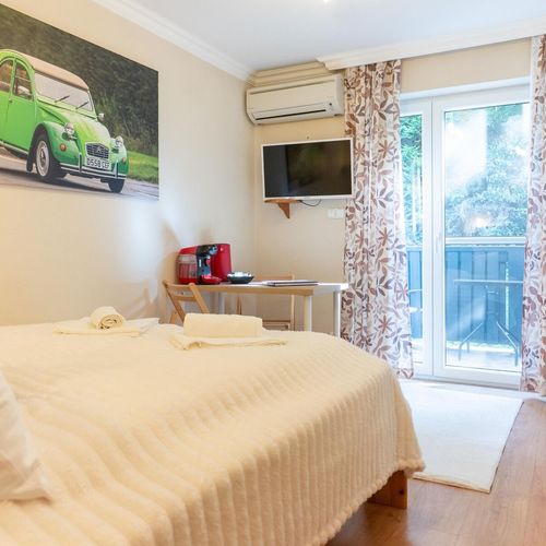 Camera dubla design cu vedere spre grădină
