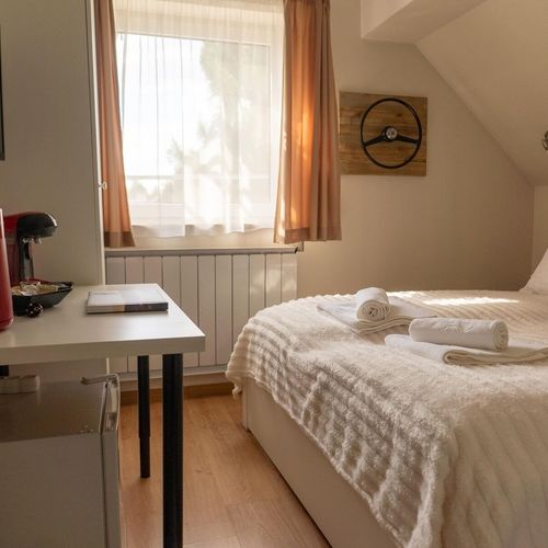 Camera dubla design cu vedere spre grădină
