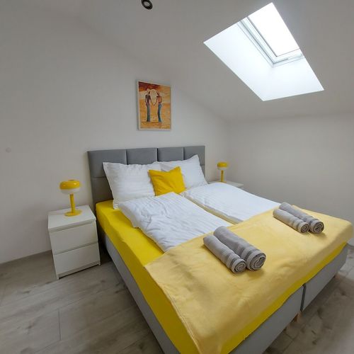 Apartament la mansardă cu aer condiționat cu 2 camere pentru 4 pers.