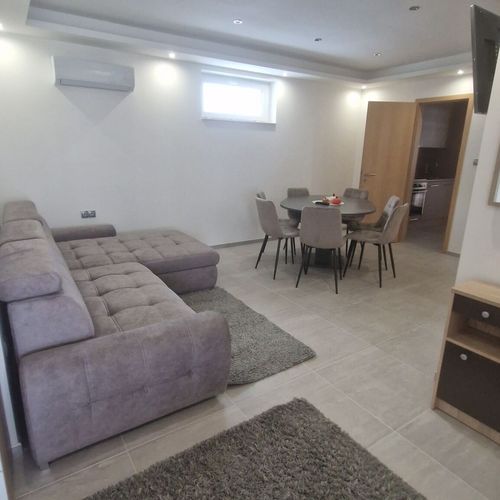 Casă de oaspeți exclusive cu vedere spre râu pentru 6 pers. (se inchirieaza doar integral)