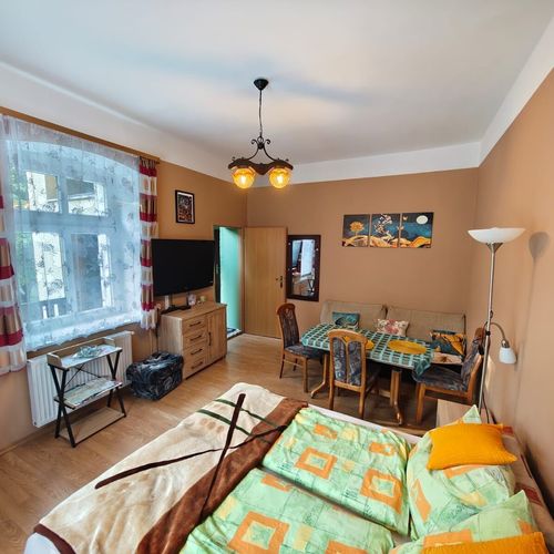 Apartament studio cu vedere spre pădure cu 2 camere pentru 6 pers.