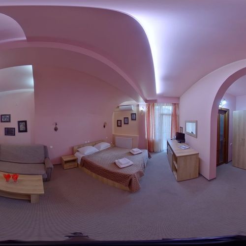Camera dubla cu balcon parțial cu vedere spre lac