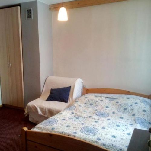 Pokoj s manželskou postelí