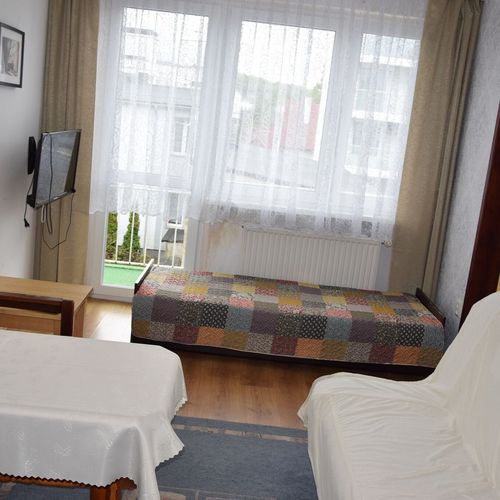 Pokój 4-osobowy z aneksem kuchennym z widokiem na ogród