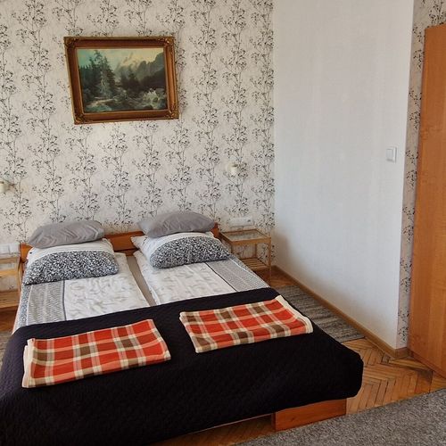 Pokój 4-osobowy z balkonem z widokiem na ogród