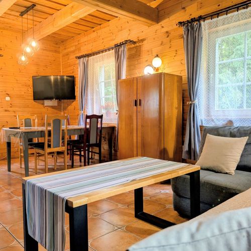 Casă de vacanță întreaga unitate cu vedere spre grădină pentru 7 pers. (se inchirieaza doar integral)