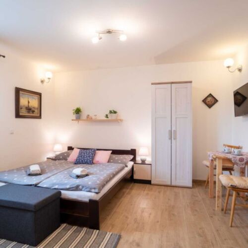 Apartman se sprchou s vlastní kuchyňkou pro 3 os. s 1 ložnicí
