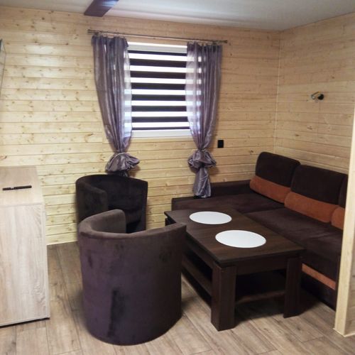 Cabană la parter cu vedere spre pădure pentru 5 pers. (se inchirieaza doar integral)