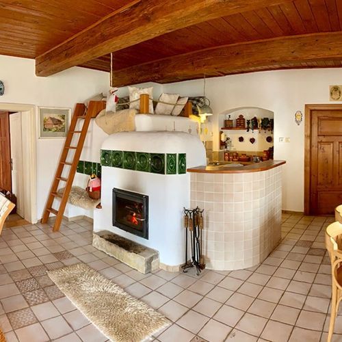 Apartament cu chicinetă proprie cu 6 camere pentru 15 pers.