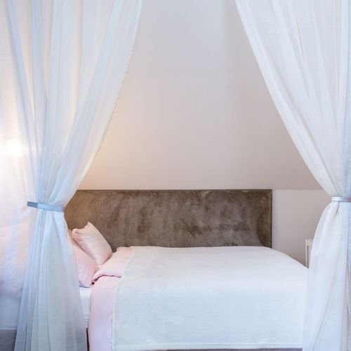 Apartament la mansardă cu vedere spre pădure cu 3 camere pentru 8 pers.