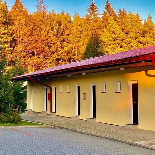 Apartament la parter with private bathroom  cu 1 camera pentru 6 pers.