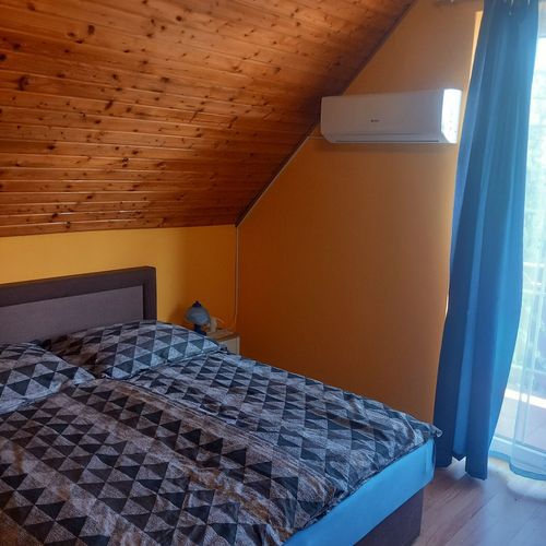 Camera dubla la etaj cu balcon