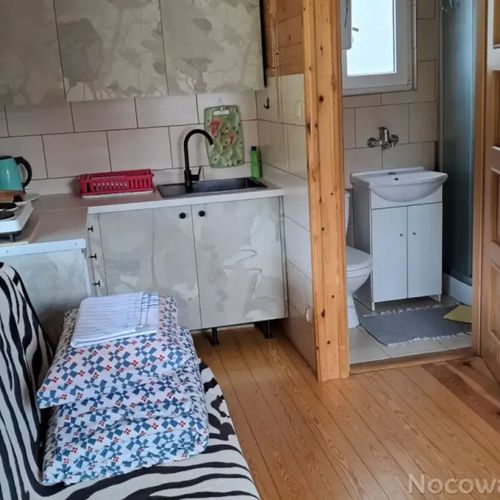 Cabană la parter cu vedere spre pădure pentru 2 pers. (se inchirieaza doar integral)