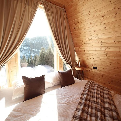 Cabană premium cu vedere spre munte pentru 10 pers. (se inchirieaza doar integral)