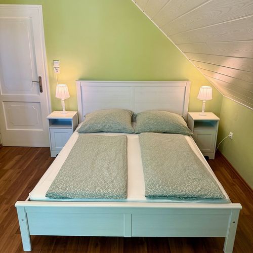 Apartament familial(ă) la etaj pentru 8 pers. (se inchirieaza doar integral)