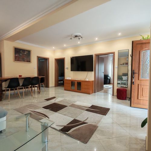 Apartament familial(ă) întreaga unitate pentru 7 pers. (se inchirieaza doar integral)