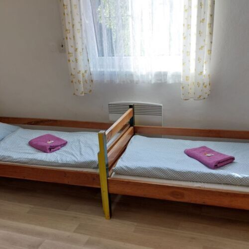 Pokoj se společnou koupelnou  pro 4 os.