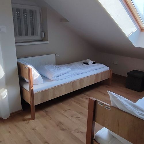 Suita familial(ă) la mansardă cu 3 camere pentru 13 pers.