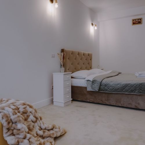 Cabană pentru 20 pers. (se inchirieaza doar integral)