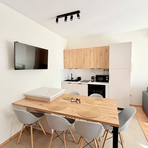 Apartament la parter cu terasă cu 3 camere pentru 6 pers.