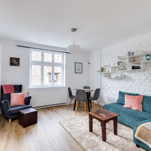 Apartament cu bucătărie proprie cu vedere spre cetate pentru 4 pers. (se inchirieaza doar integral)