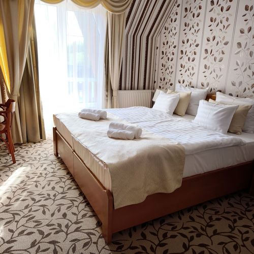 Apartament 2-osobowy na piętrze z widokiem na ogród z 1 pomieszczeniem sypialnianym (możliwa dostawka)