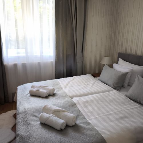 Apartament 4-osobowy na parterze z tarasem z 2 pomieszczeniami sypialnianymi