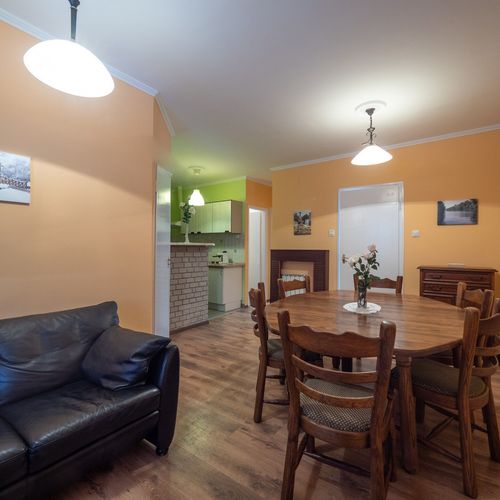 Apartament 7-osobowy z widokiem na miasto (możliwa dostawka)