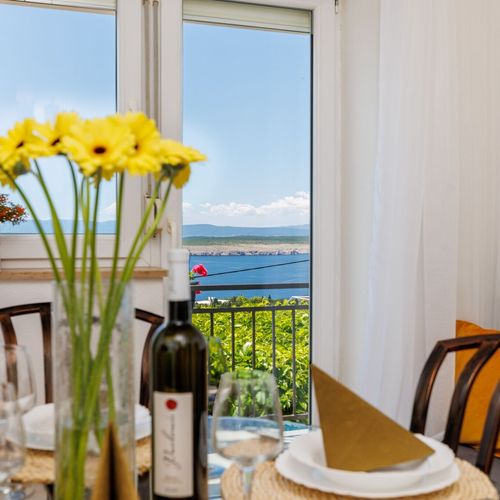 Apartament cu balcon cu vedere spre mare cu 1 camera pentru 2 pers. (se poate solicita pat suplimentar)