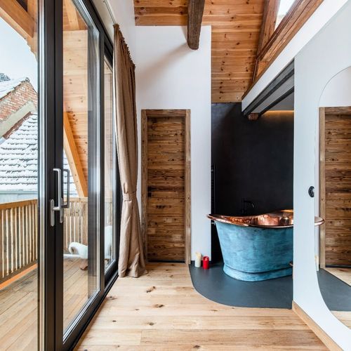 Camera dubla superior cu balcon