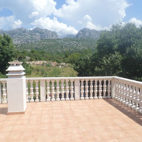 Apartament la etaj cu vedere spre munte cu 2 camere pentru 4 pers.