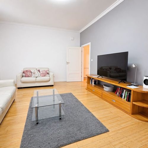 Apartament cu vedere spre oraș pentru 4 pers. (se inchirieaza doar integral)