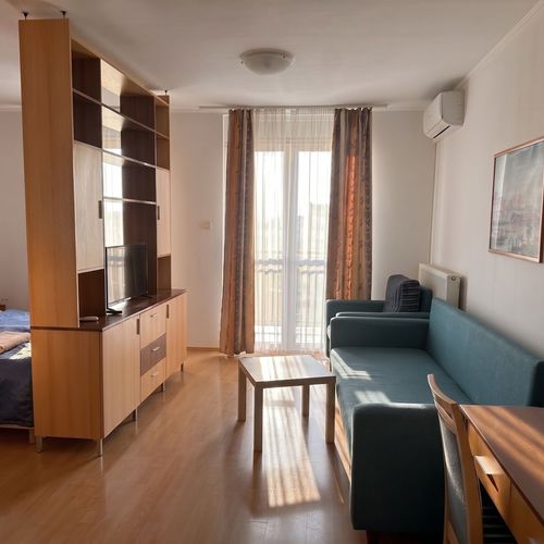 Apartament cu balcon cu vedere spre parc cu 2 camere pentru 3 pers.