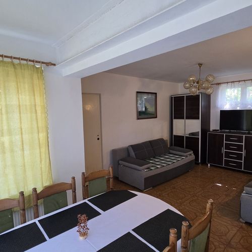 Apartament pentru 6 pers. (se inchirieaza doar integral)