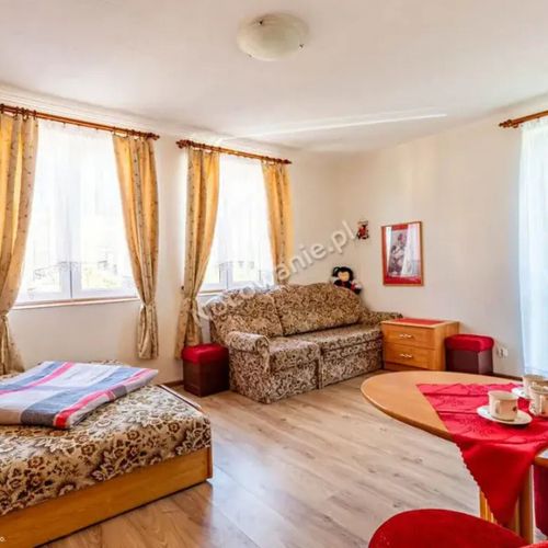 Camera cvadrupla familial(ă) cu balcon