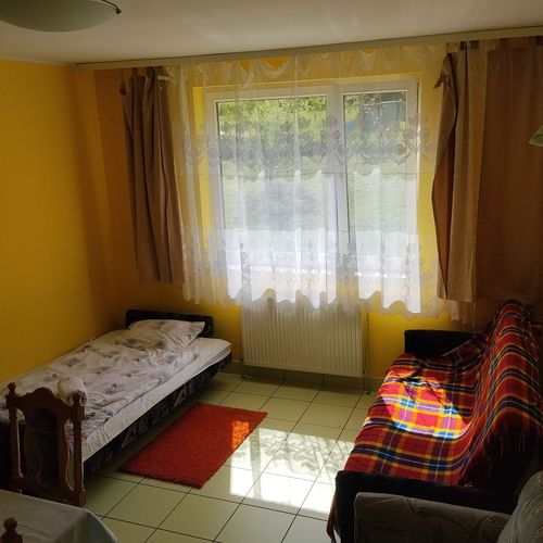 Pokój 4-osobowy Tourist z widokiem na ogród