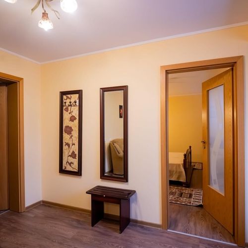 Apartament cu vedere spre munte cu vedere spre lac cu 2 camere pentru 4 pers. (se poate solicita pat suplimentar)