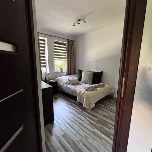 Apartament standard la parter cu 2 camere pentru 4 pers. (se poate solicita pat suplimentar)