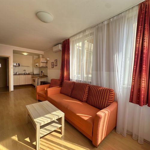 Apartament deluxe cu balcon cu 2 camere pentru 3 pers.