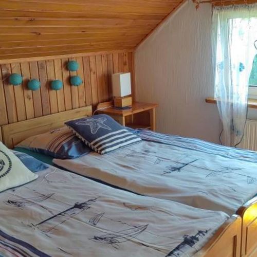 Camera twin la etaj cu vedere spre grădină